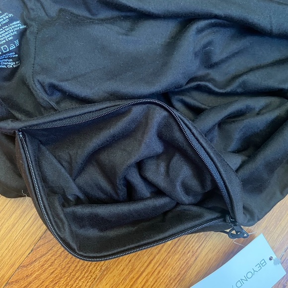 NWT Beyond Yoga Black Infinity Scarf. - Picture 3 of 5